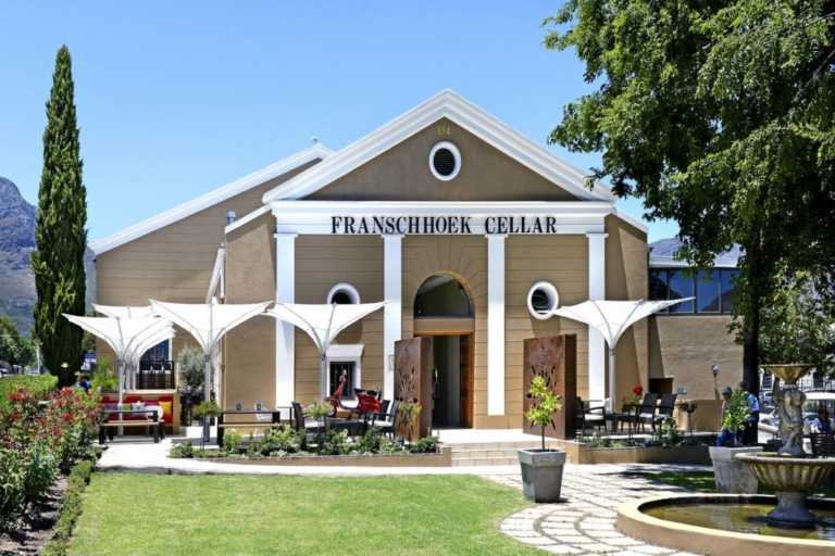 Outdoor shading installation for a wine estate entertainment and seating area